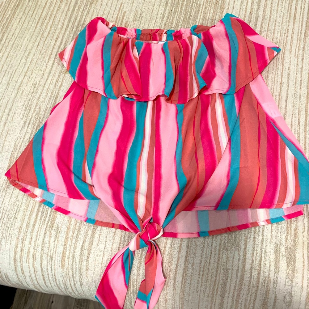 Cropped strapless top perfect for your next summer vacation
